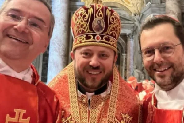 La generación selfie llega al cónclave: los cardenales más jóvenes capturan un momento histórico