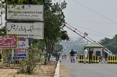 Por miedo a un ataque de la India, cierran escuelas religiosas en Cachemira