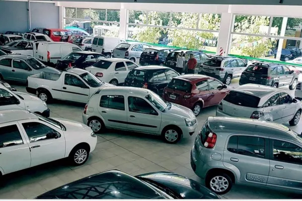 La montaña rusa de precios no detiene la compra de autos: los más vendidos de abril