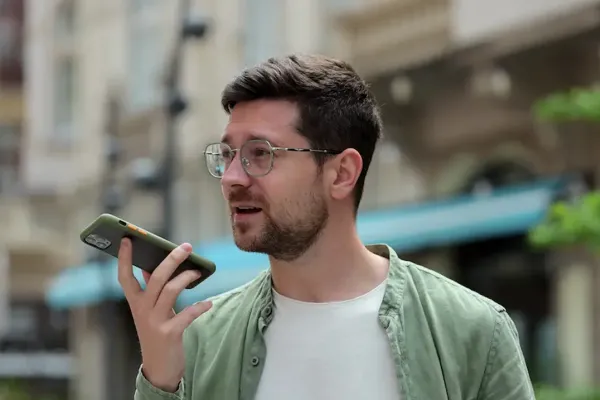 La solución de WhatsApp para quienes odian los audios largos e inoportunos