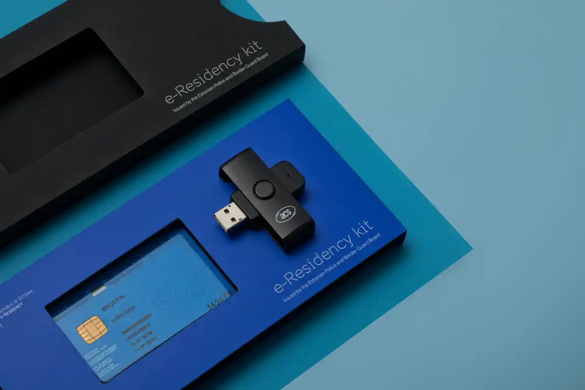 OPORTUNIDAD DE EMPRENDER. El kit de E-Residency incluye la tarjeta del programa con la que los emprendedores podrán indentificarse.