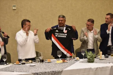 Chiqui Tapia reveló la nueva camiseta alternativa de San Martín de Tucumán