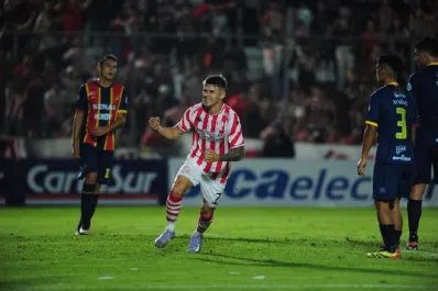 San Martín fue pura efectividad y derrotó 2-0 a Colegiales para ser más líder que nunca