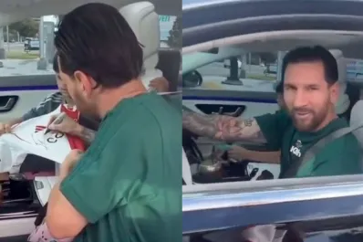 Video: Messi firmó una camiseta de River