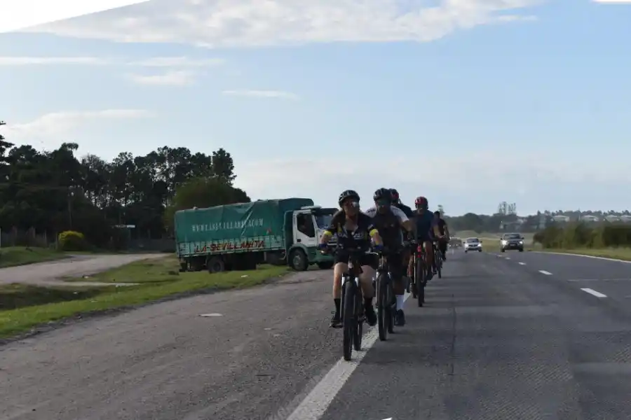 Prohibido circular en bicicleta: la contradicción reina en la ruta a El Cadillal
