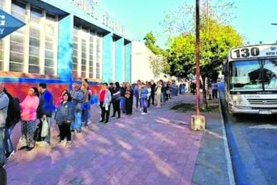 Gobierno y Municipalidad, atrapados en la Babel de las tarjetas de transporte