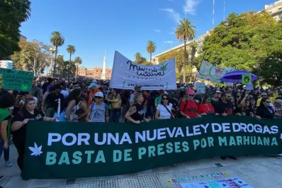 Marcha Mundial de la Marihuana: reclamaron frente al Congreso una nueva ley de drogas