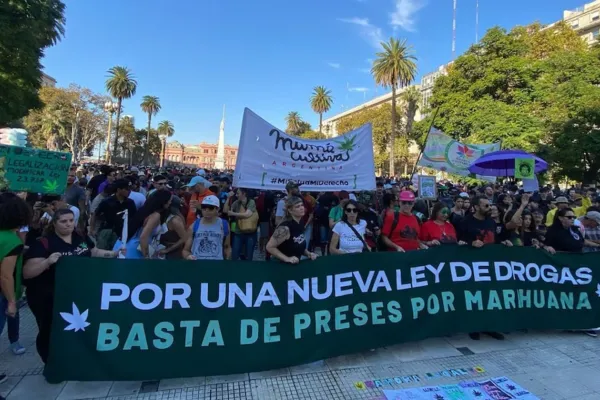Marcha Mundial de la Marihuana: reclamaron frente al Congreso una nueva ley de drogas