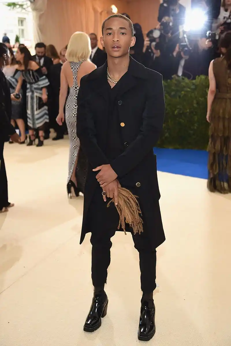 Los hombres que hicieron historia en la alfombra roja de la Met Gala