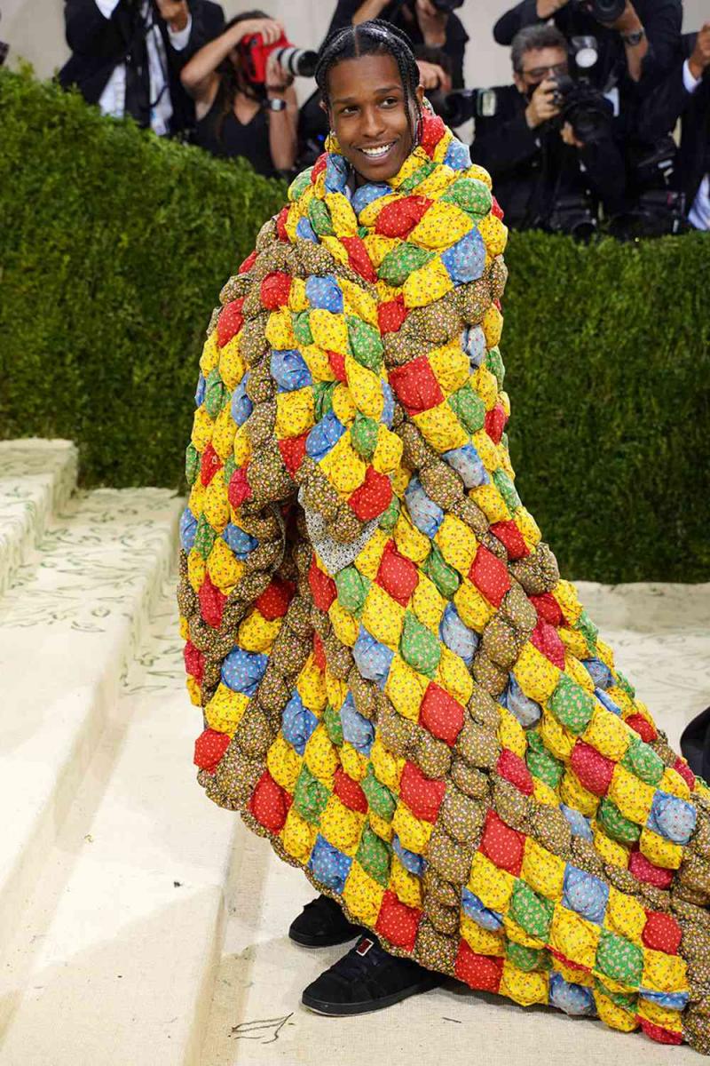 Los hombres que hicieron historia en la alfombra roja de la Met Gala