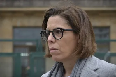 Laura Alonso tildó a Adorni de “muñequito de PlayStation”