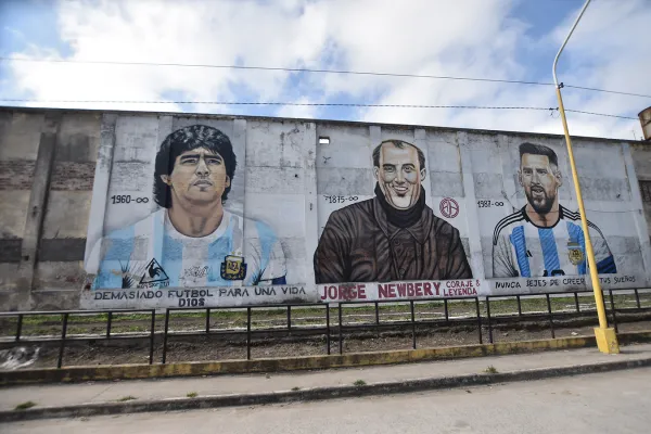 Las pinceladas de Maradona y de Messi están inmortalizadas en las paredes de Aguilares