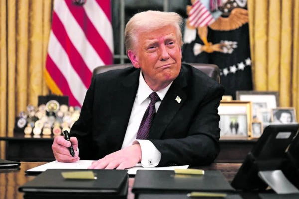 Trump dice que “no sabe” si debe respetar la Constitución