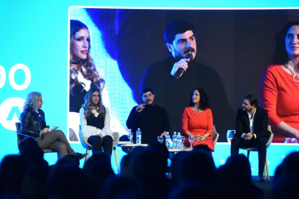 600x400_mesa-panel-edicion-anterior-liderando-futuro-se-compartieron-experiencias-e-ideas-sobre-liderazgo-e-innovacion-1082102-203311.webp