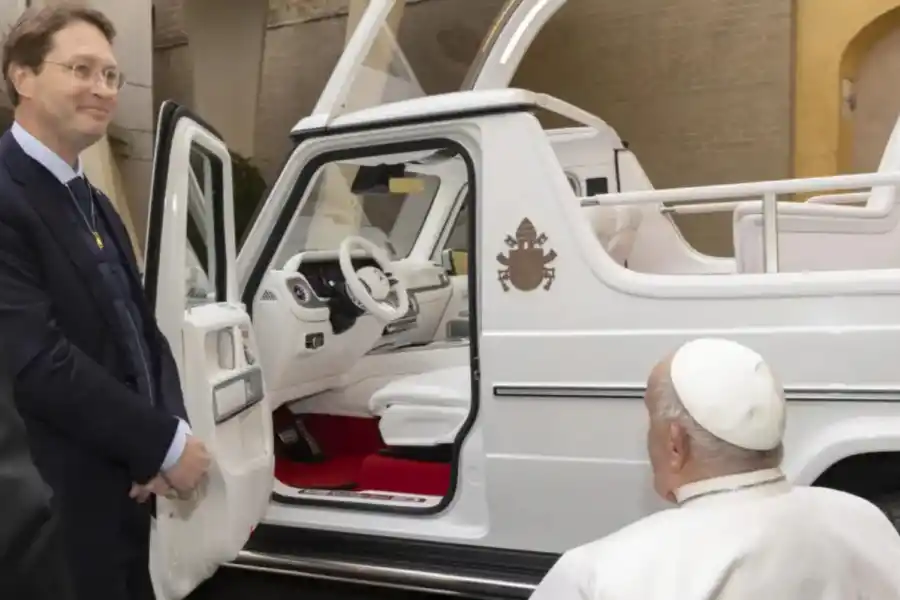 El regalo póstumo del papa Francisco: donó su papamóvil y ahora será una ambulancia para niños en Gaza