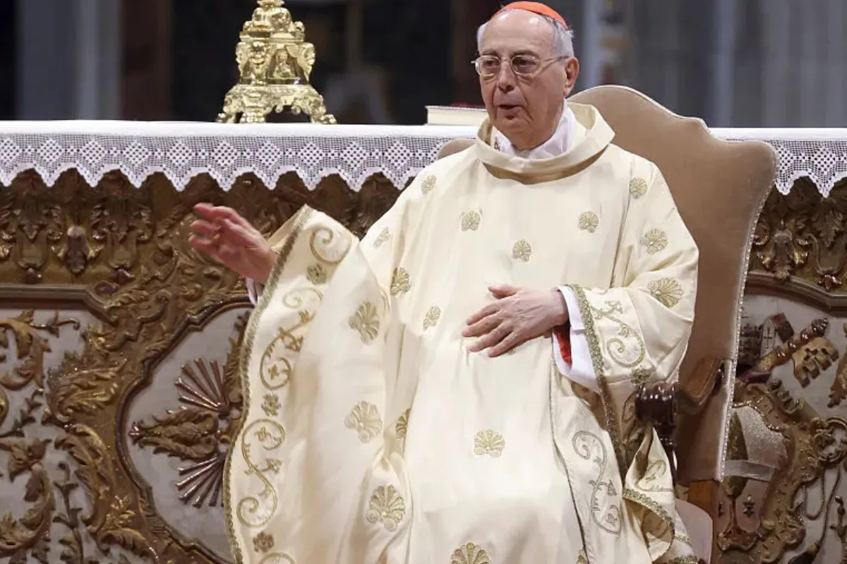 Quién es Dominique Mamberti, el cardenal que anunciará al nuevo Papa con el Habemus Papam