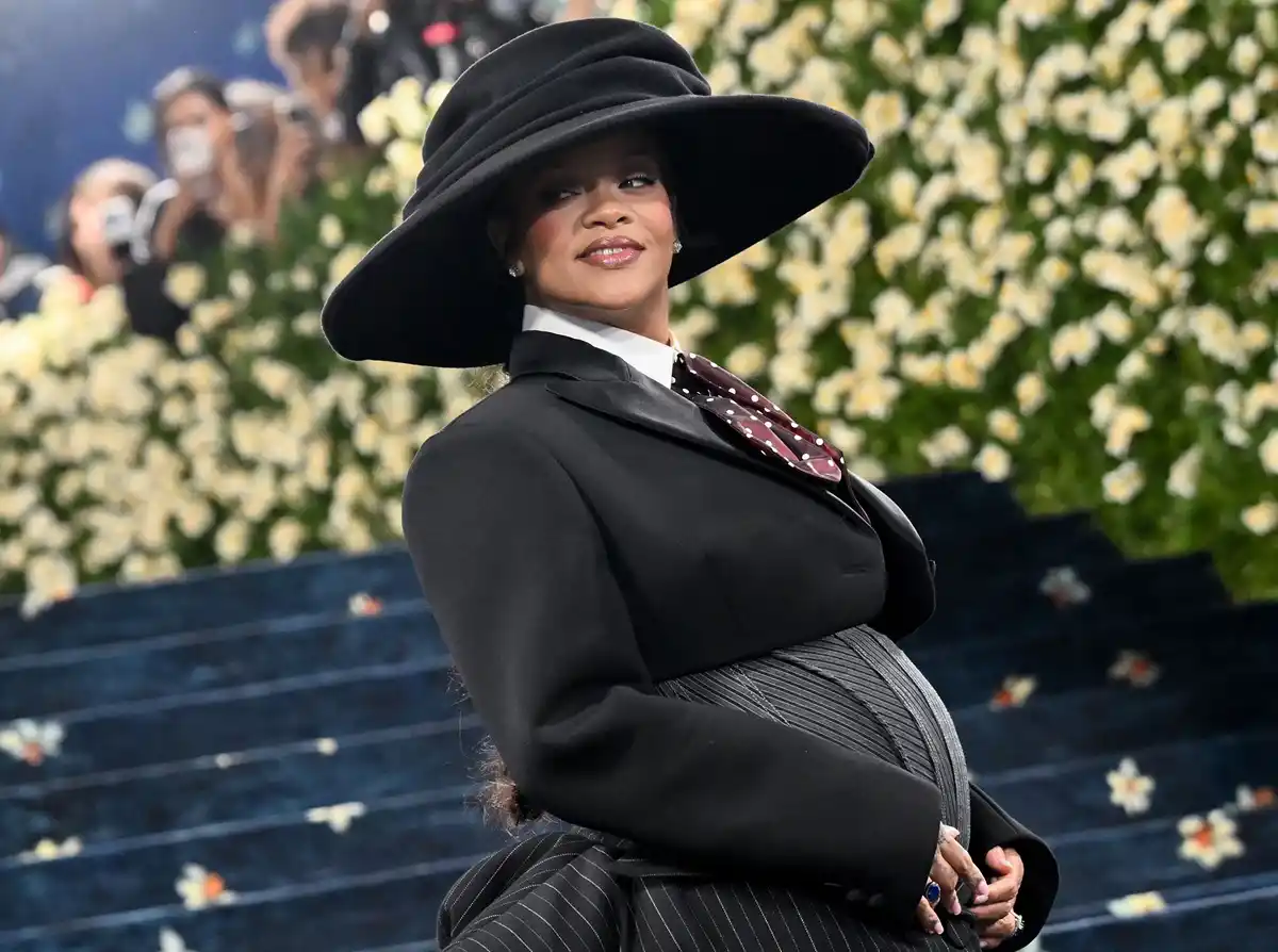 Rihanna espera su tercer hijo: así fue su sorpresiva aparición en la Met Gala