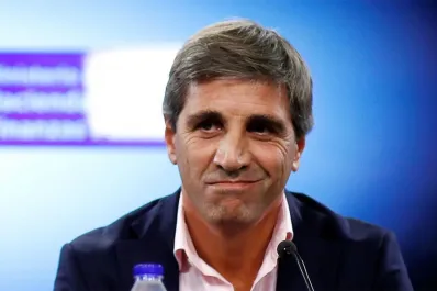 En qué consiste el plan de amnistía de Caputo para el uso libre de dólares