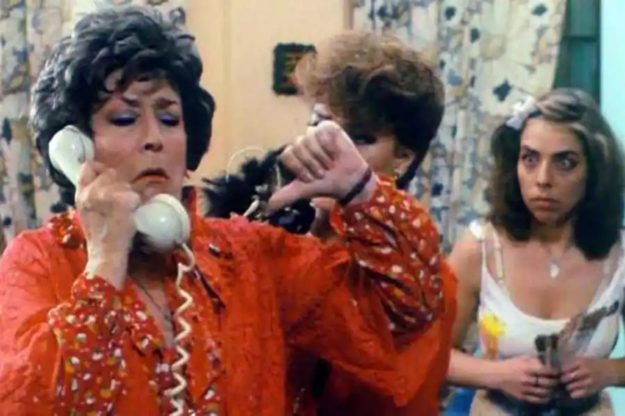 EMBLEMA. “China” Zorrilla y el teléfono, una dupla letal en la película.