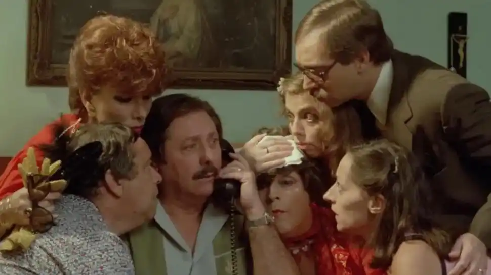 FALSA ALARMA. Le informan a Sergio (Tenuta) que se murió una anciana.