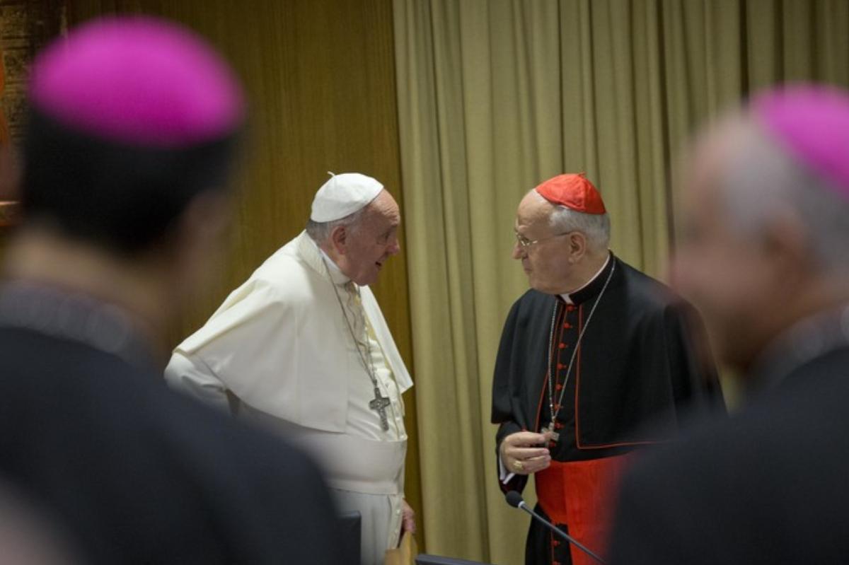 Quién es Péter Erdő, el cardenal húngaro que podría ser elegido Papa