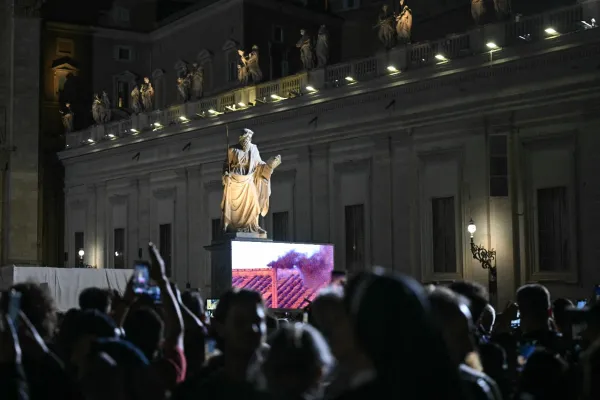 Humo negro: cómo sigue el cónclave después de la primera fumata
