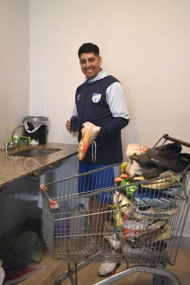 Albrecht se encarga de los vestuarios de Atlético Tucumán y Lawn Tennis