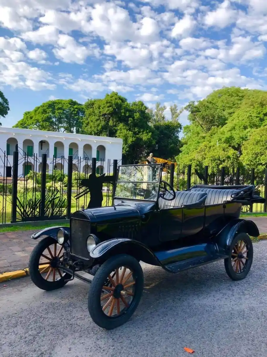 Con un Ford T y vestido de época: la aventura de un tucumano en el Recoleta-Tigre 2025