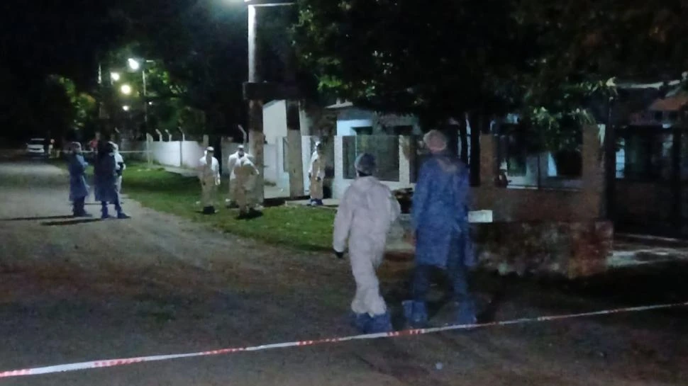 PERICIAS. El Equipo Científico de Investigaciones Fiscales (ECIF) estudió la escena del crimen y tomó muestras que serán analizadas los próximos días