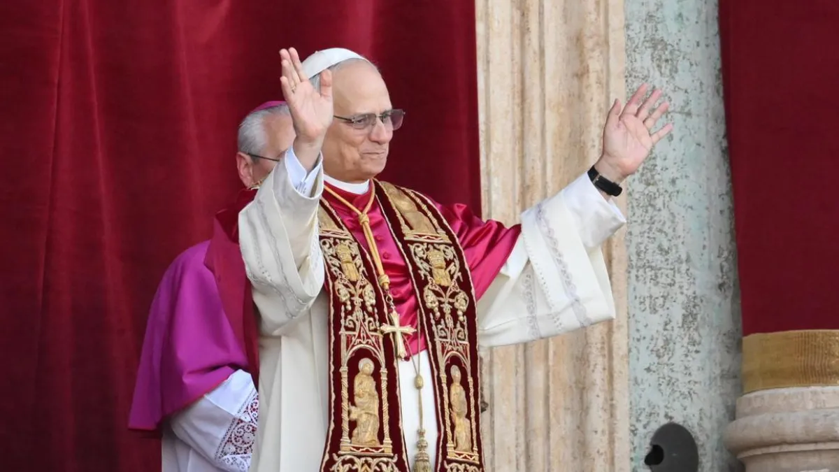 HABEMUS PAPAM. León XIV fue anunciado este jueves. Bendijo a los fieles que lo esperaban en la plaza San Pedro.