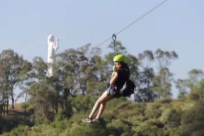 Turismo de aventura: la tirolesa más larga del norte está en Tucumán