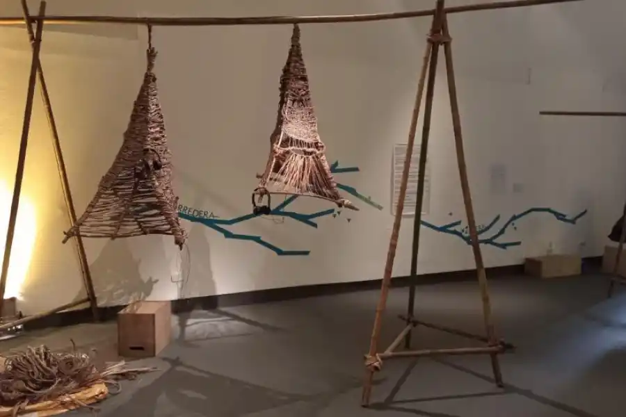 TRABAJOS SONOROS. En las cestas se pueden escuchar grabaciones.