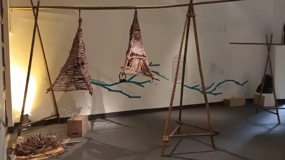 TRABAJOS SONOROS. En las cestas se pueden escuchar grabaciones.