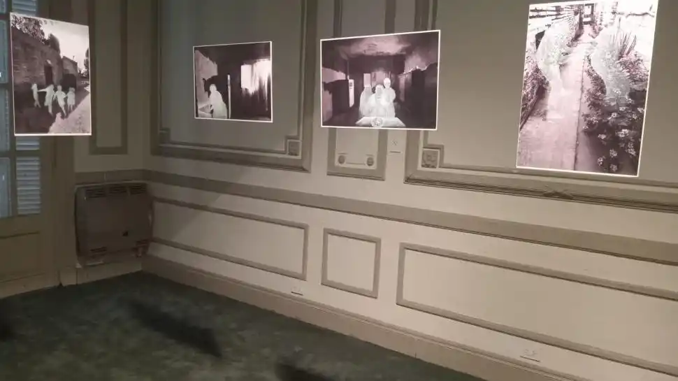 EN EL ROUGÉS. Intervención fotográfica de Milagros Albornoz.