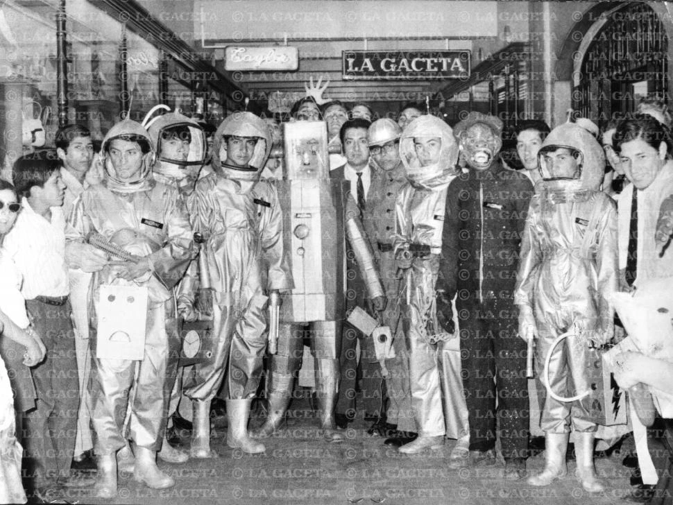 Recuerdos fotográficos: astronautas en la ciudad