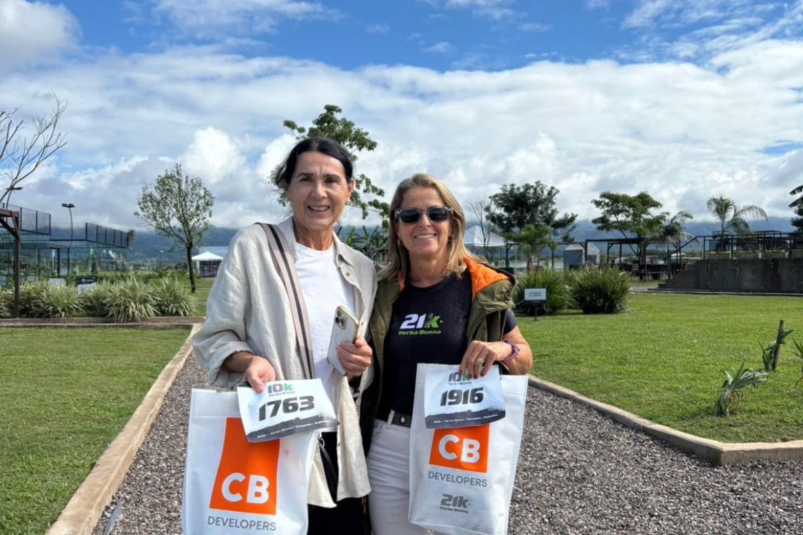 DE LAS PRIMERAS. Julia Poviña (1916) y Stella Gerez Carrillo (1763) están inscriptas en los 10 K. FOTO GENTILEZA 21K YERBA BUENA