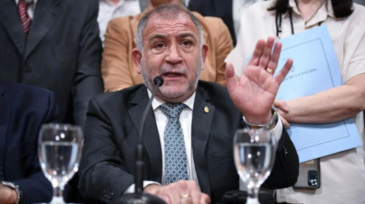 Un motochorro le robó el celular a Luis Juez mientras daba una entrevista radial: escuchá el audio