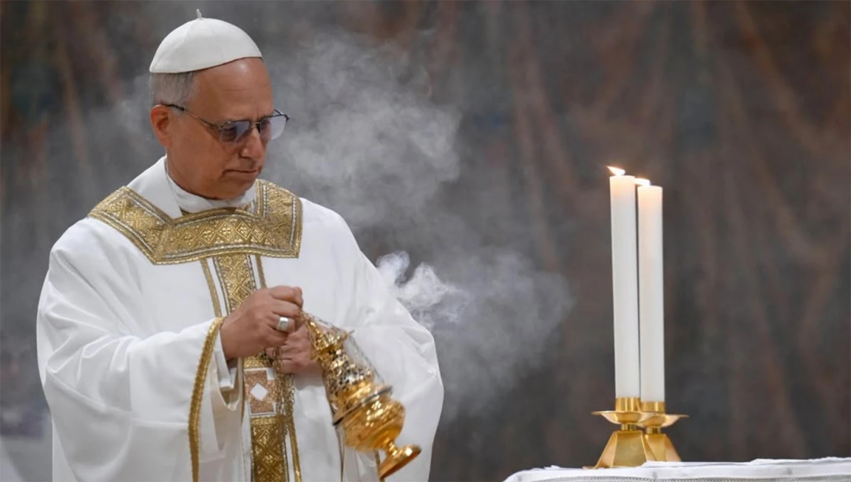 EL SUCESOR. El papa León XVI condujo su primera ceremonia luego de ser elegido como para seguir el legado de Francisco. 