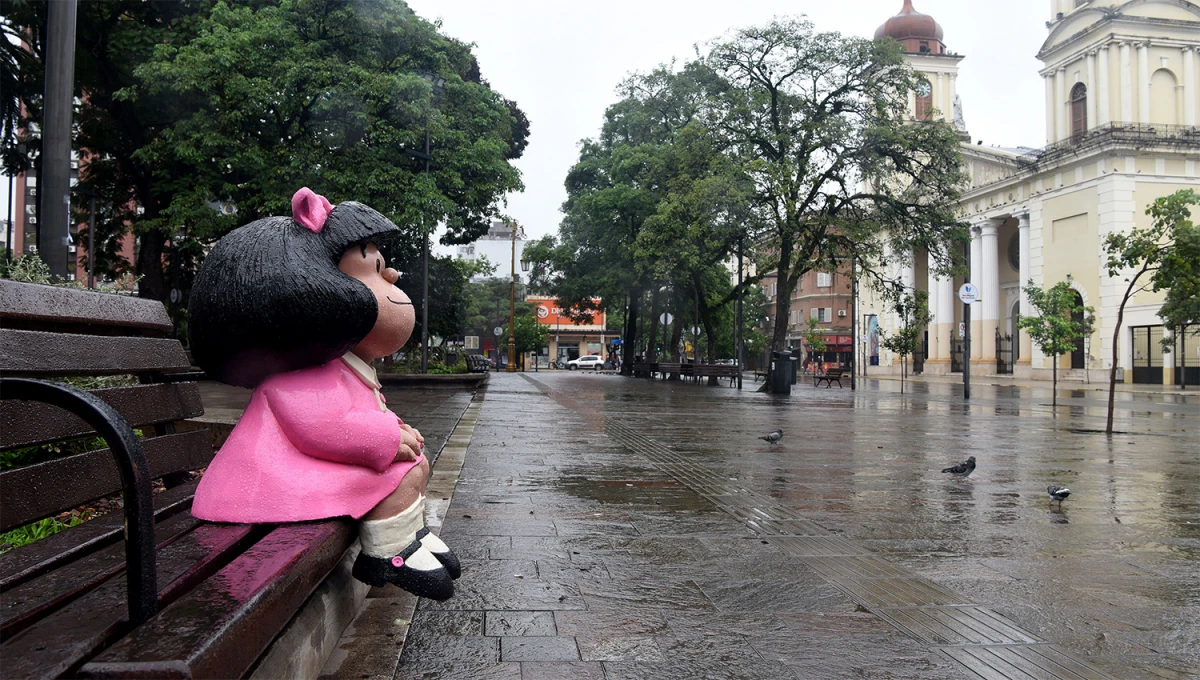 HÚMEDO. Las calles amanecieron mojadas debido a las lloviznas matinales. 