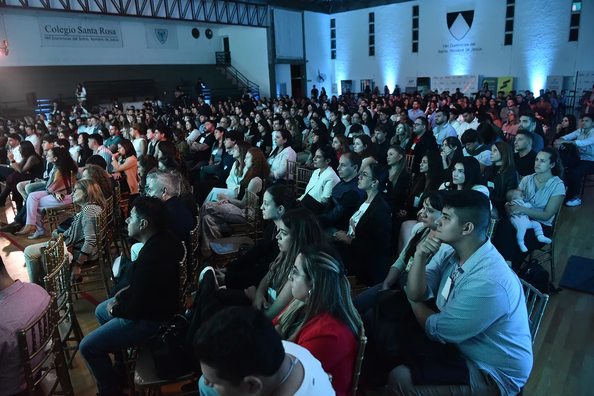A SALA LLENA. Todos los presentes escucharon atentos las palabras de Luis e Ivana. / OSVALDO RIPOLL, LA GACETA