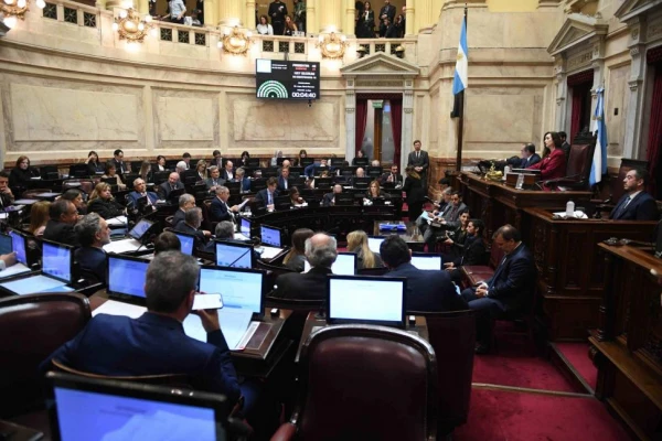 Se acusa a Milei de negociar por la caída de Ficha Limpia