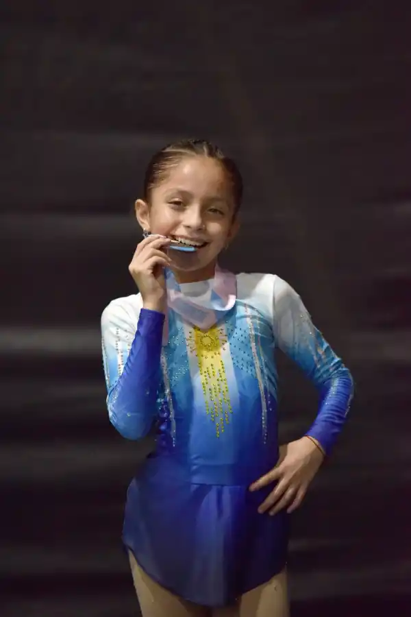 La joven promesa tucumana del patín: con ocho años, ganó una medalla de plata en una competencia internacional con la Selección Argentina