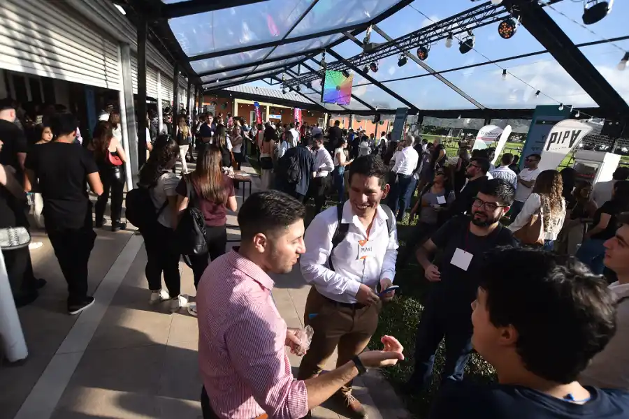 COFFEE BREAK. La jornada incluyó un receso para conectar con los speakers y participantes. / OSVALDO RIPOLL, LA GACETA