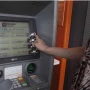 Los bancos fijan nuevos límites para retirar dinero de cajeros automáticos: cuánto podés sacar extraer