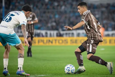 Platense dio el batacazo y eliminó a Racing del Apertura