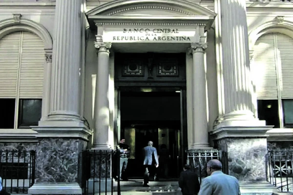 En semana volátil para el dólar, suben las reservas