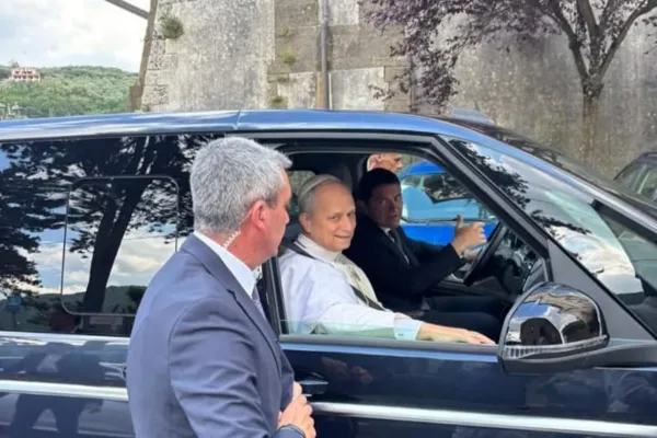 El papa León XIV realizó su primera visita fuera de Roma a un santuario agustino