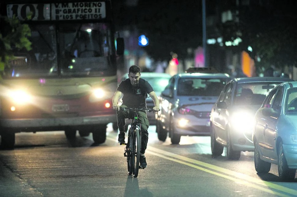 MUCHOS. Los ciclistas son parte importante del tránsito: por la Mate de Luna circulan 100 de ellos por hora. 