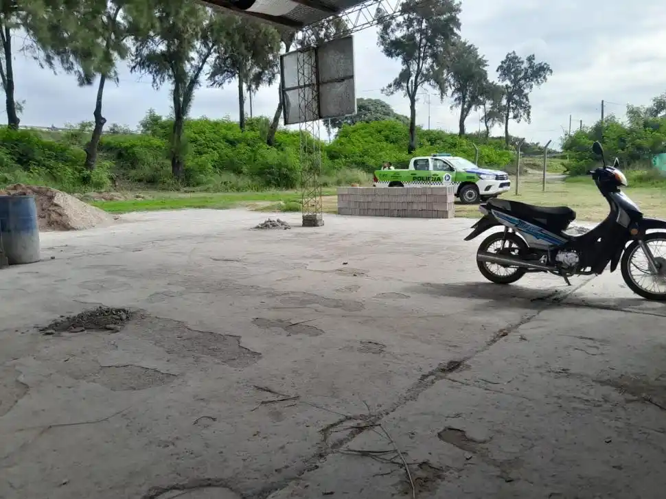 INSPECCIÓN. La Policía realizó pericias en el lugar del conflicto.