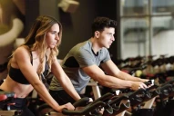 Cuánto tiempo hay que usar la bicicleta fija para adelgazar, según expertos